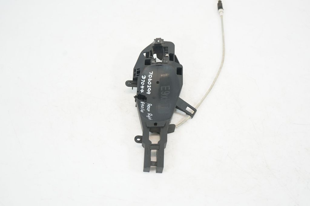 Rear door exterior handle/bracket (2)