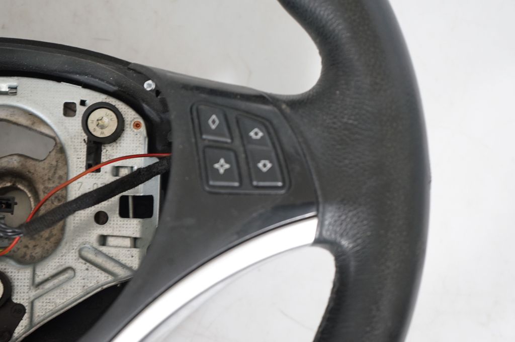 Steering wheel (6)