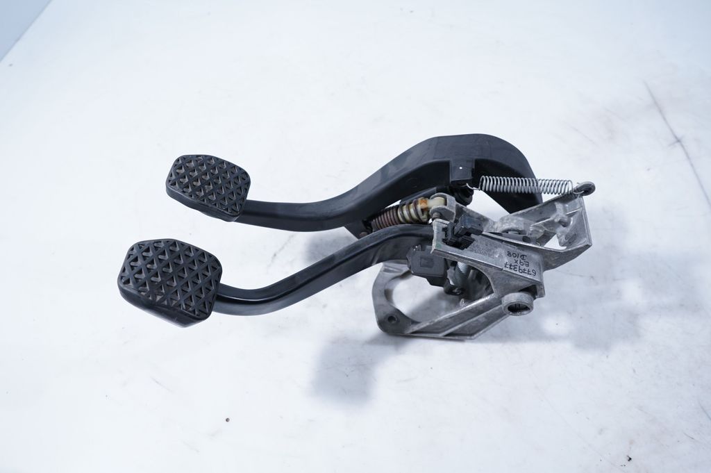 Pedal assembly (5)