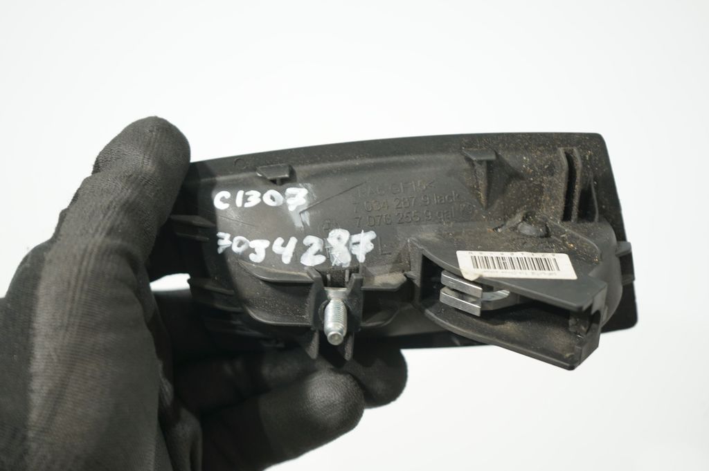 Rear door interior handle (8)