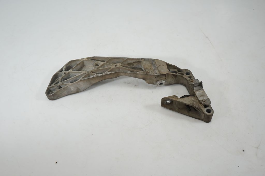 Gearbox mounting bracket (5)