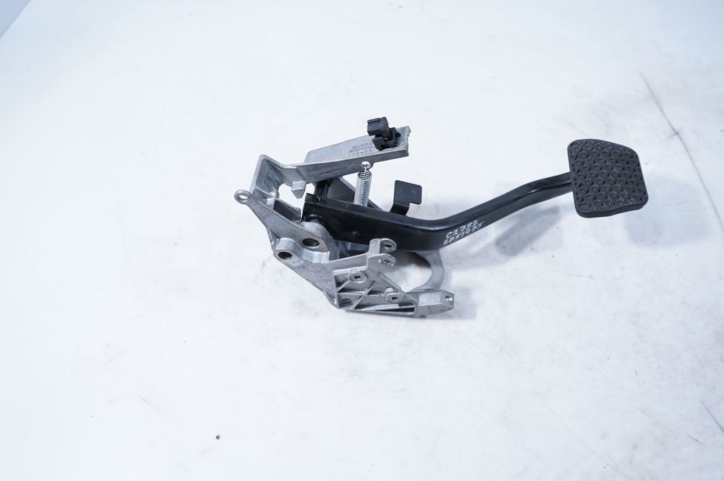 Brake pedal (3)