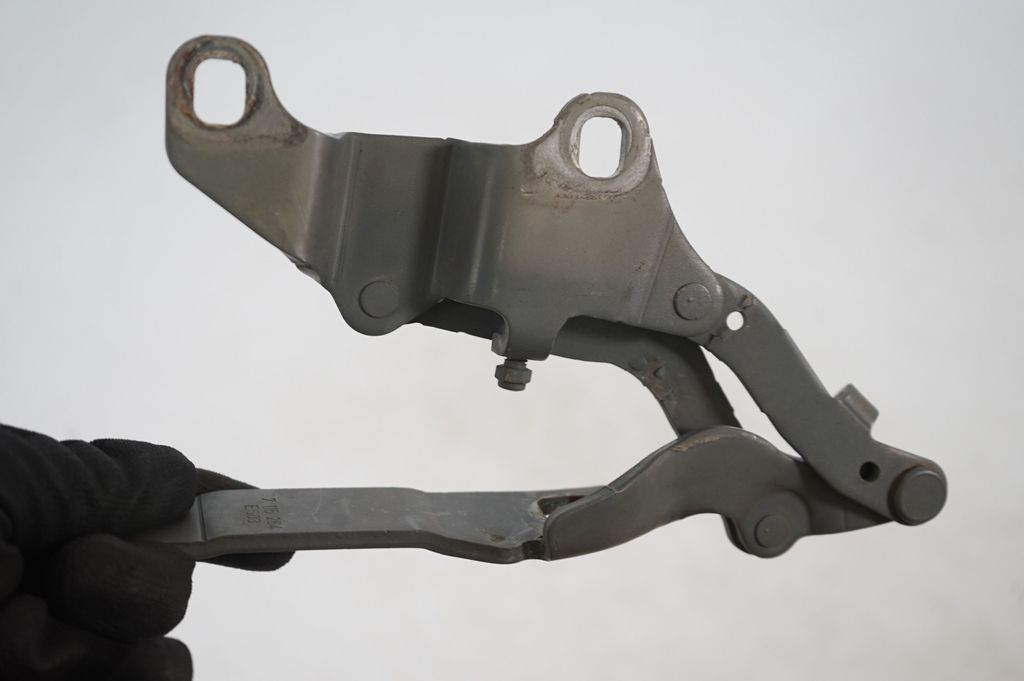 Engine bonnet/hood hinges (6)