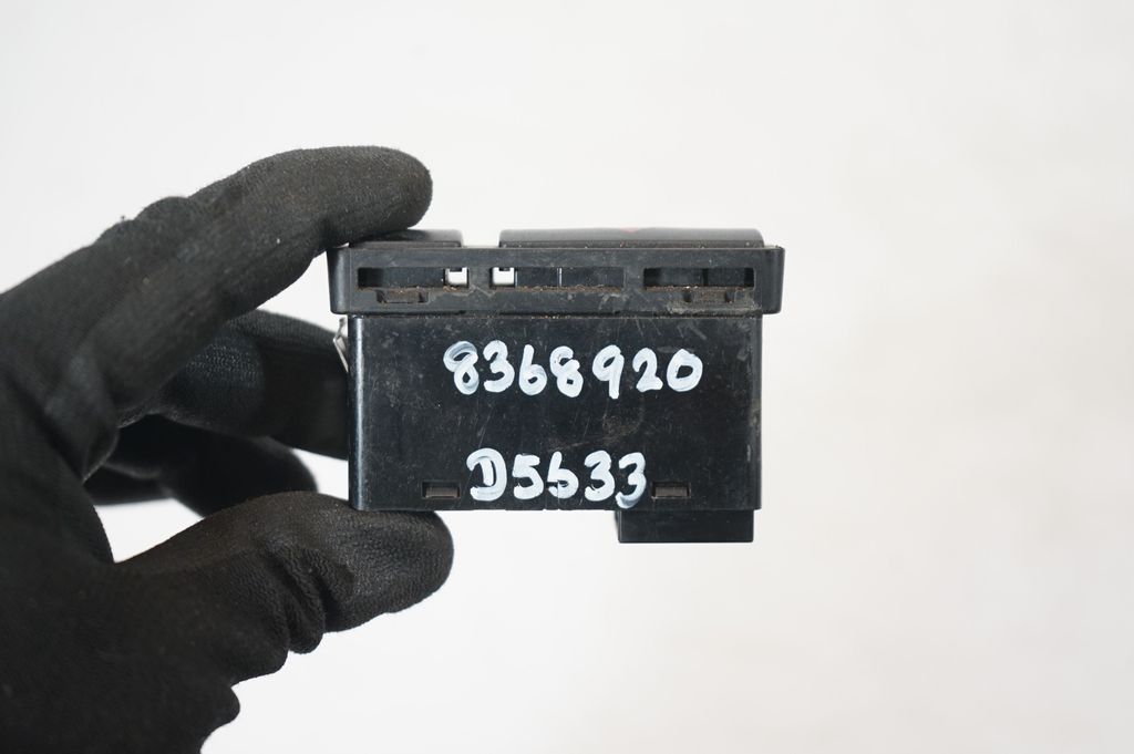 Hazard light switch (8)