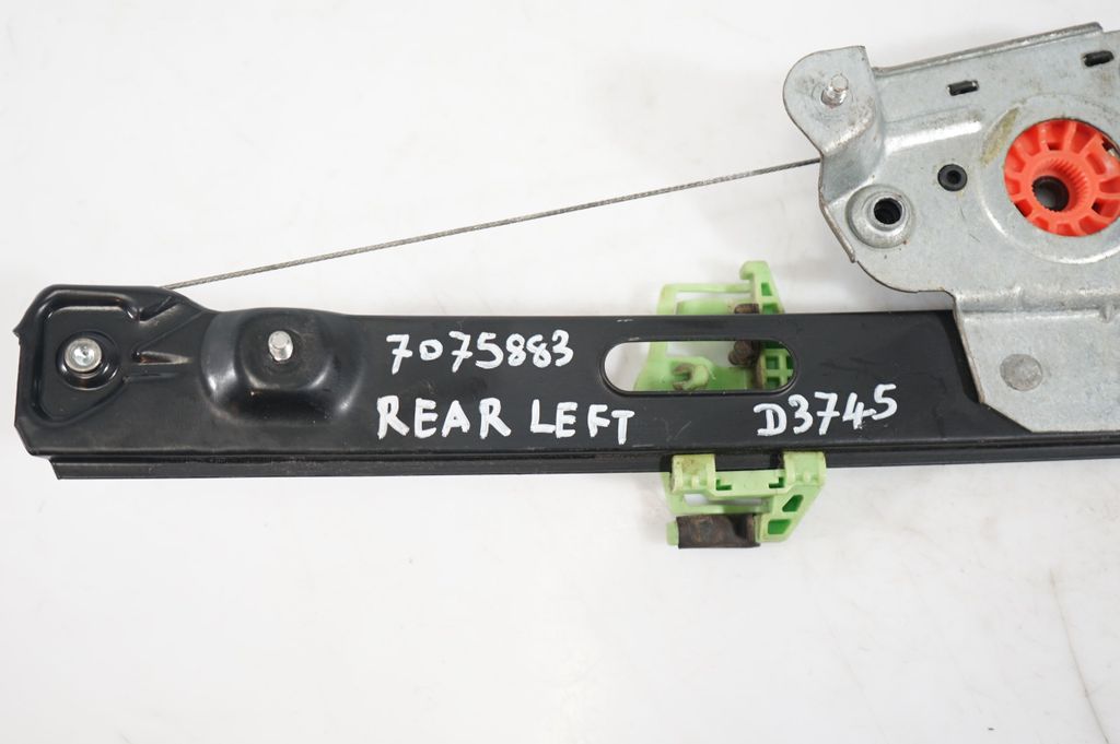 Rear door window regulator with motor (7)