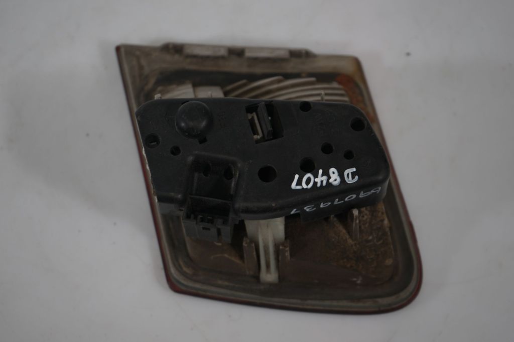 Tailgate rear/tail lights (7)