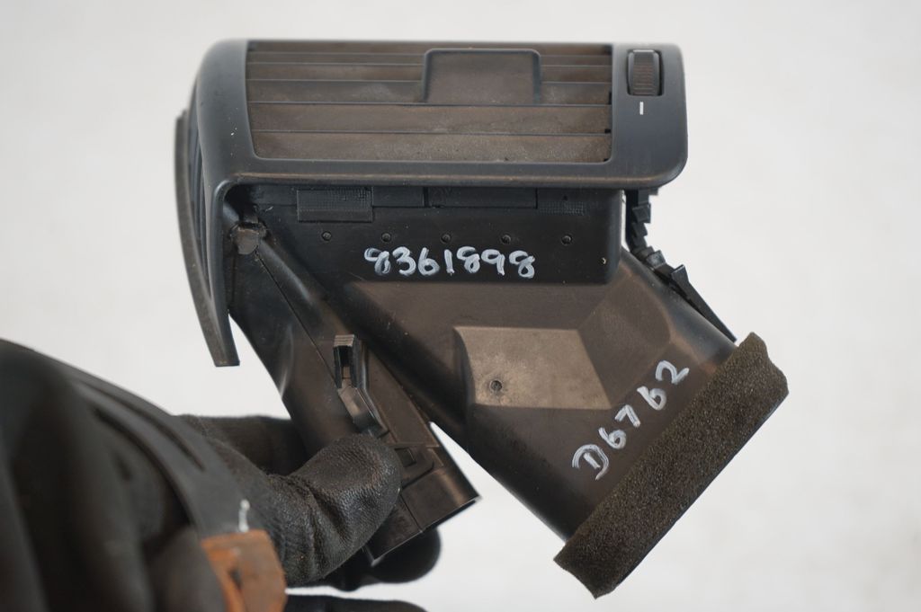 Dashboard side air vent grill/cover trim (8)