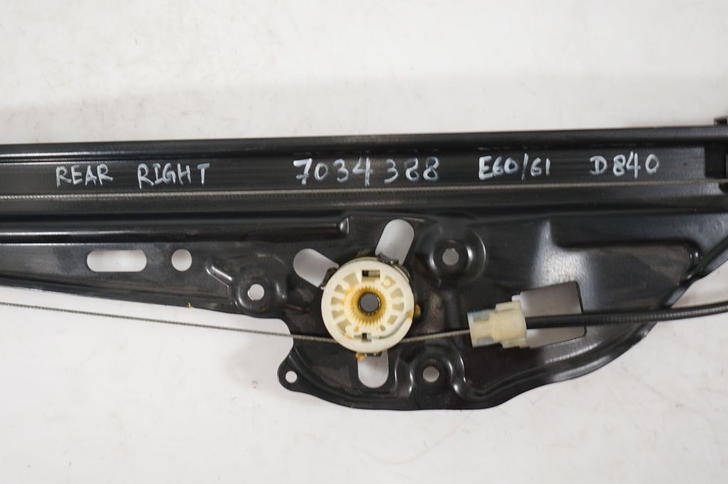 Rear door window regulator with motor (8)