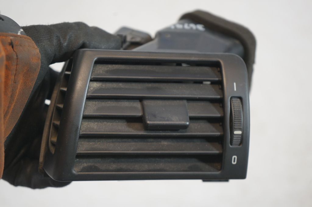 Dashboard side air vent grill/cover trim (7)