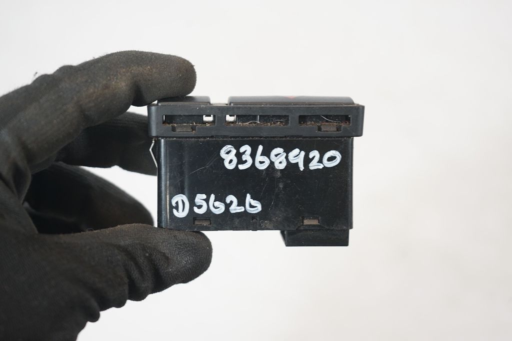 Hazard light switch (8)