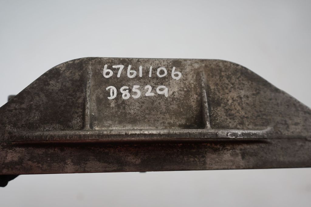 Gearbox mounting bracket (6)