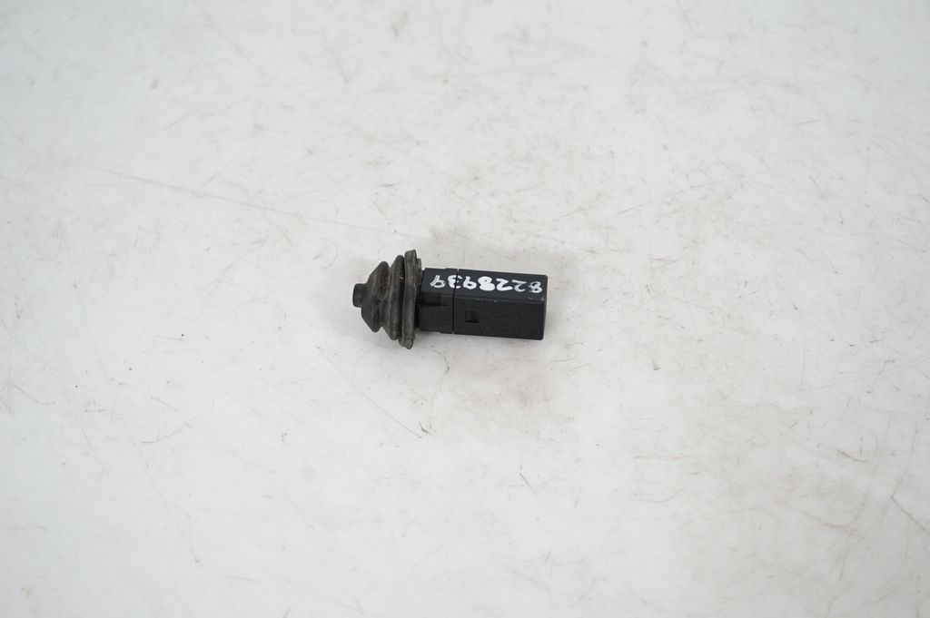 Fuel tank cap lock (3)