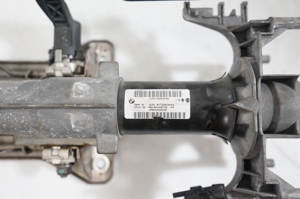 Steering wheel axle (10)