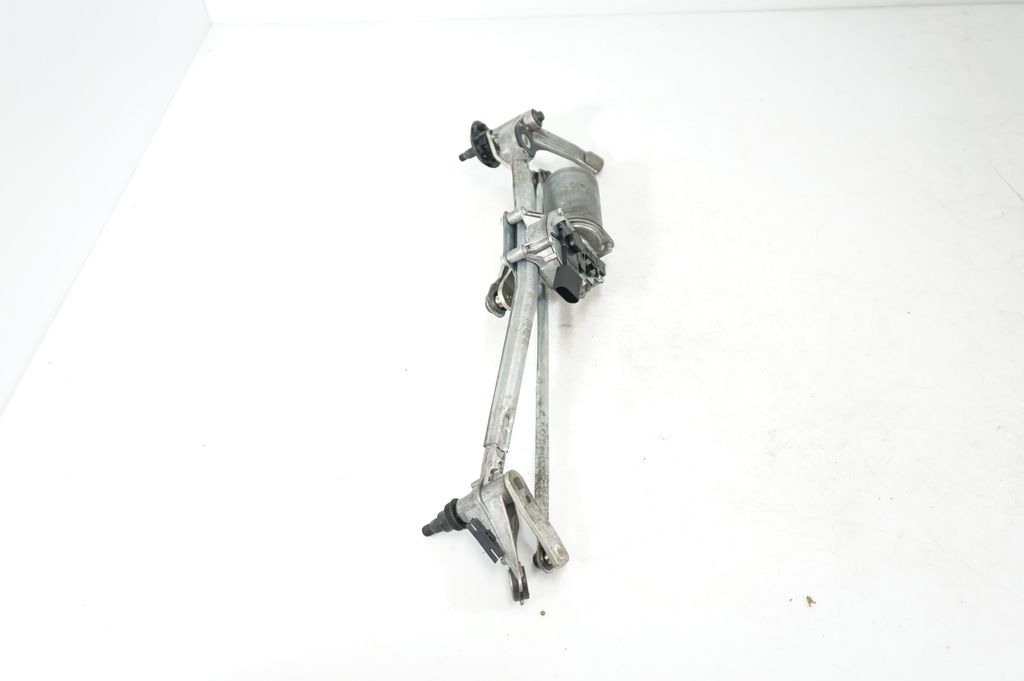 Front wiper linkage and motor (4)