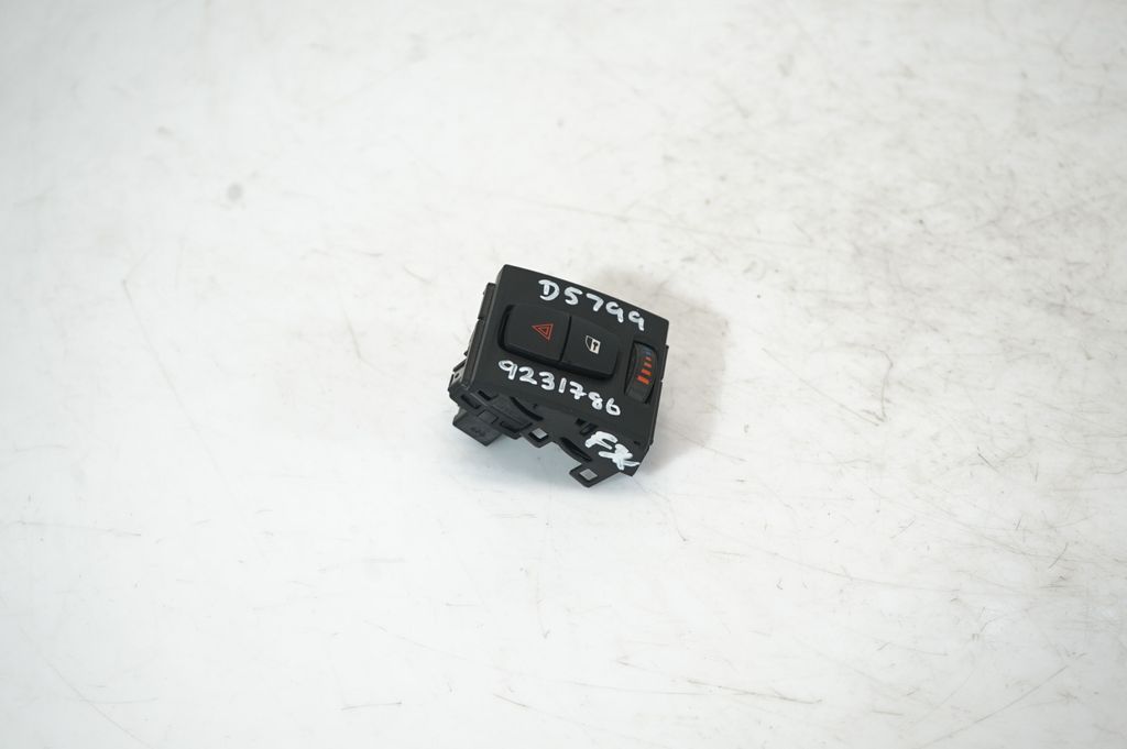 Hazard light switch (4)