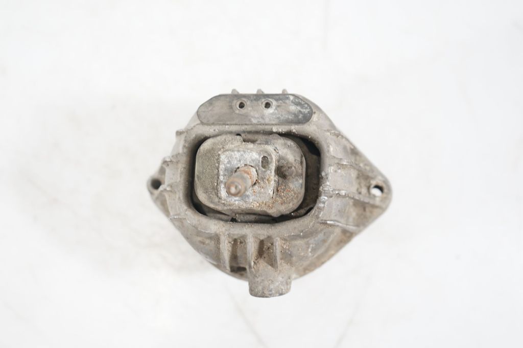 Engine mount bracket (7)