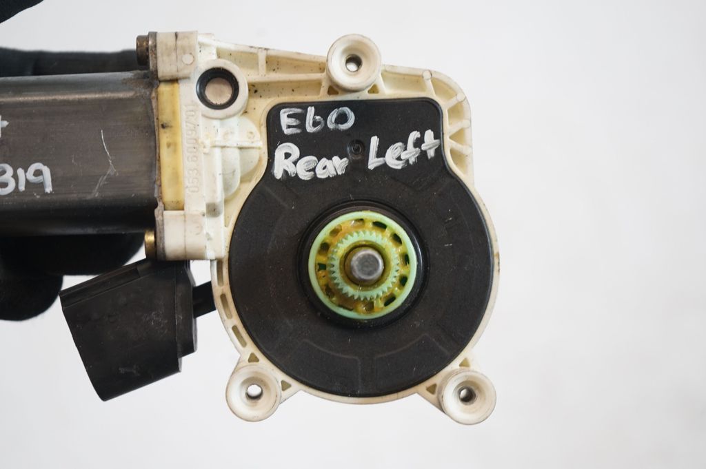 Rear door window regulator motor (7)