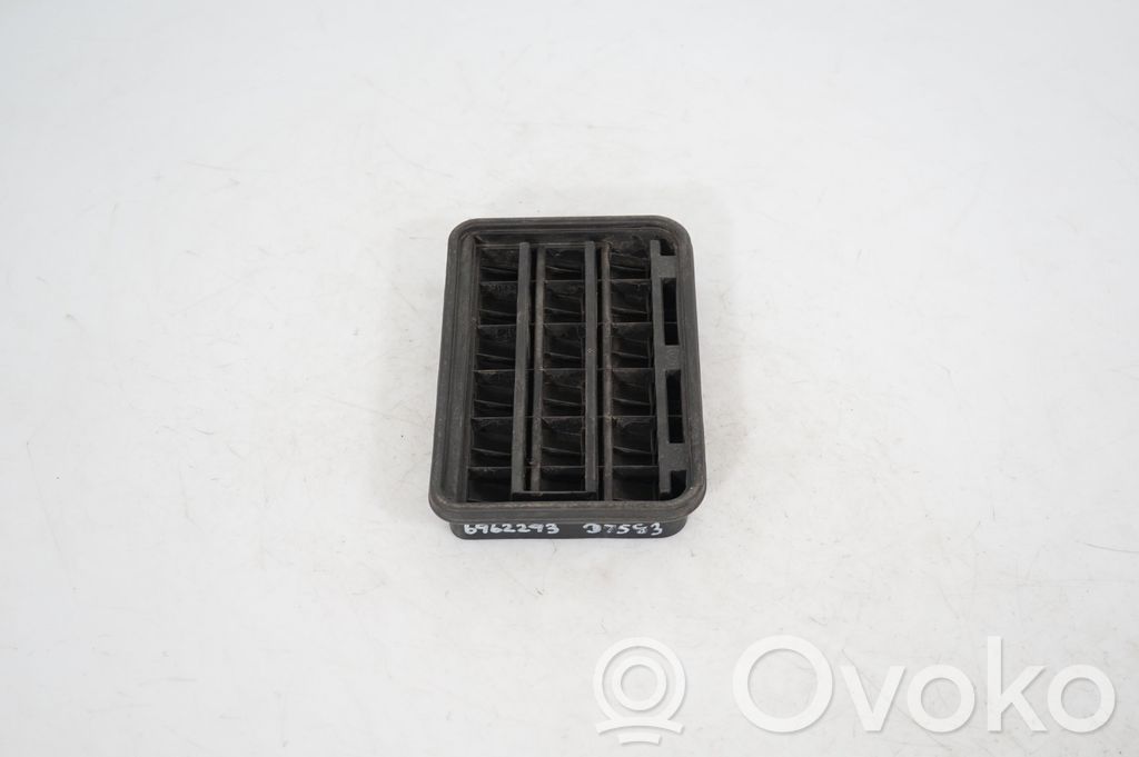 Quarter panel pressure vent (2)