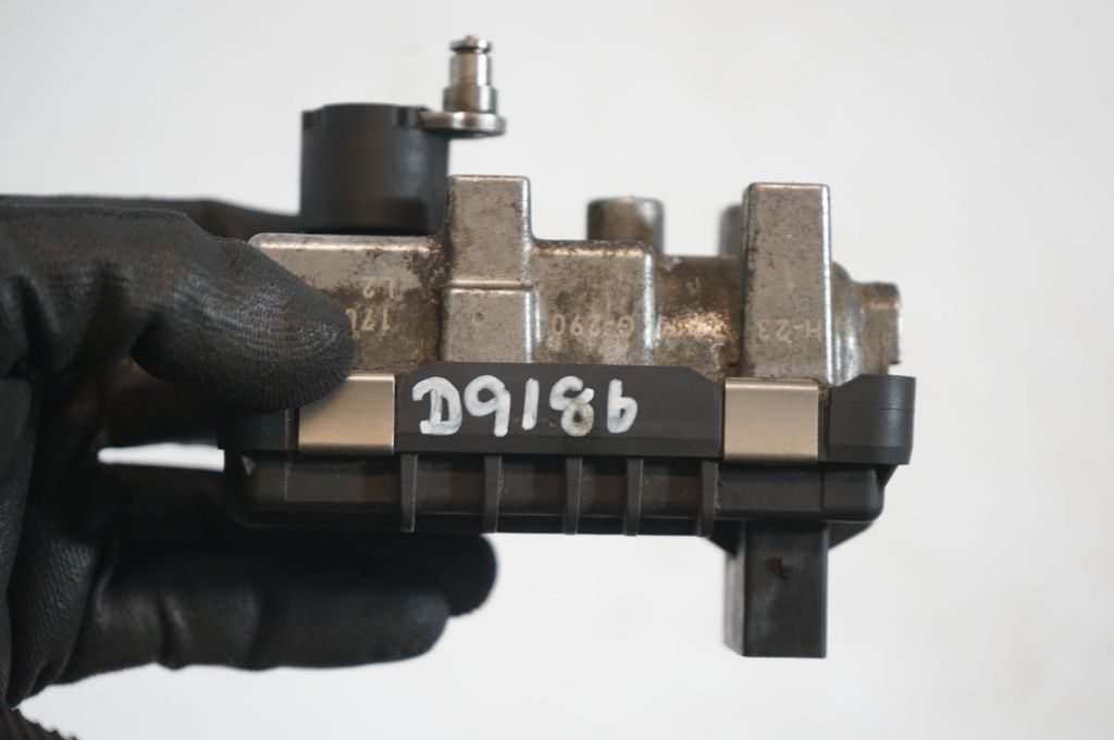 Turbine electric control actuator (8)