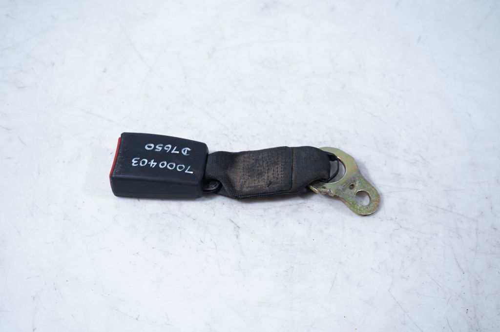 Rear seatbelt buckle (2)