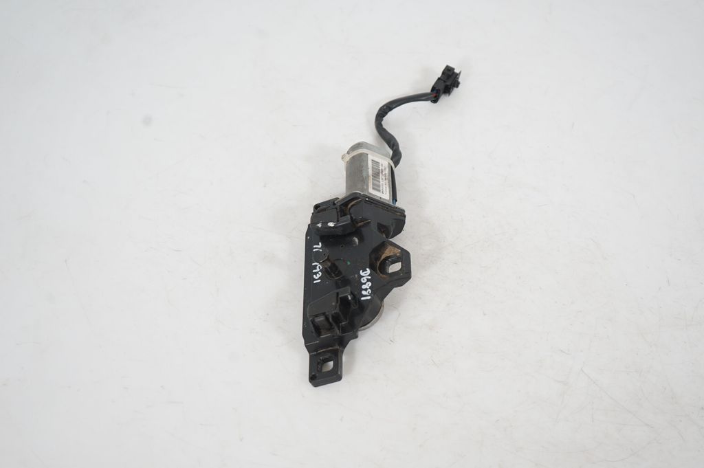 Tailgate/trunk/boot lift motor (2)