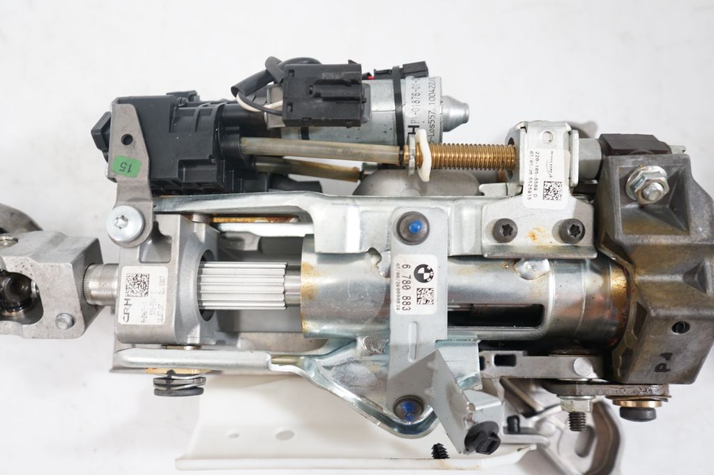 Steering wheel axle (9)