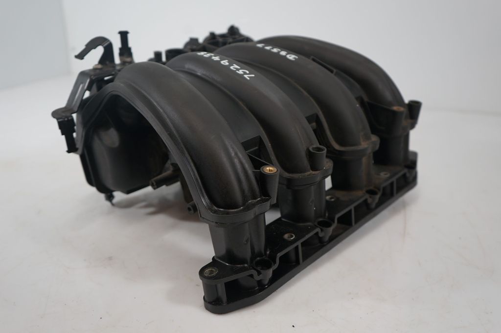 Intake manifold (8)