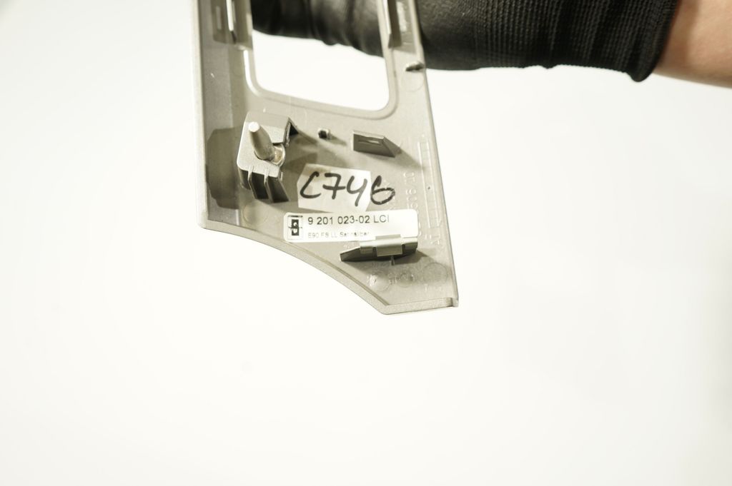 Dashboard glove box trim (7)