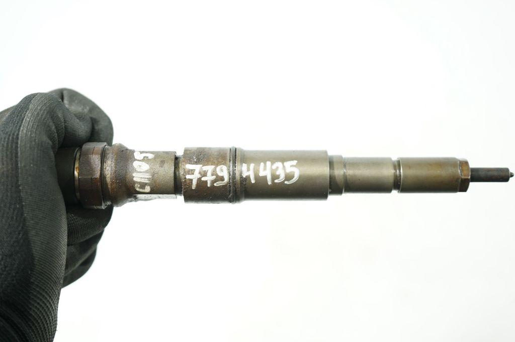 Fuel injector (7)