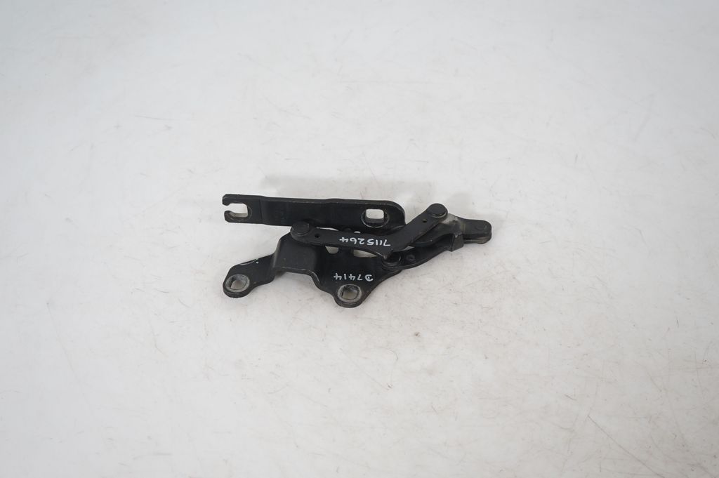 Engine bonnet/hood hinges (3)