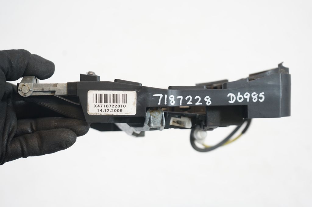 Rear door exterior handle/bracket (10)