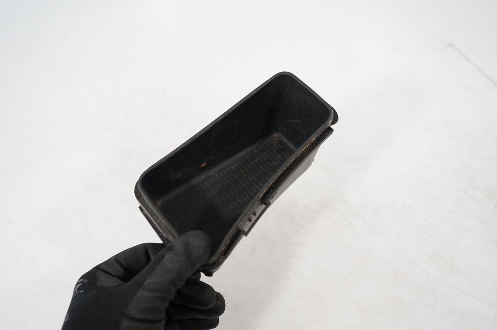 Gear shifter surround trim plastic (7)