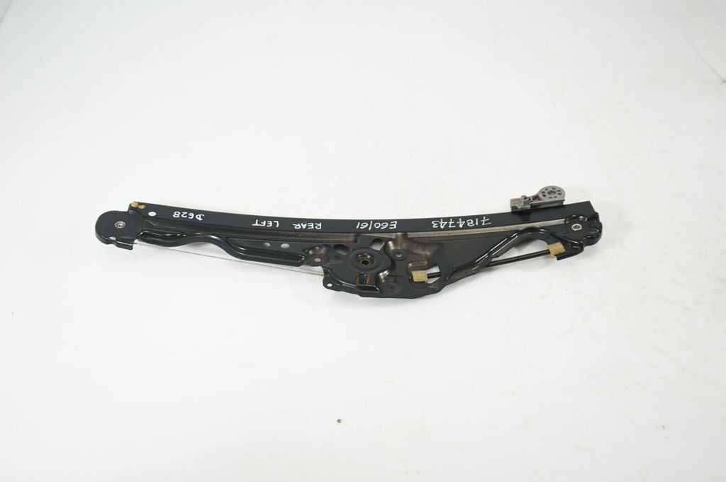 Rear door window regulator with motor (3)