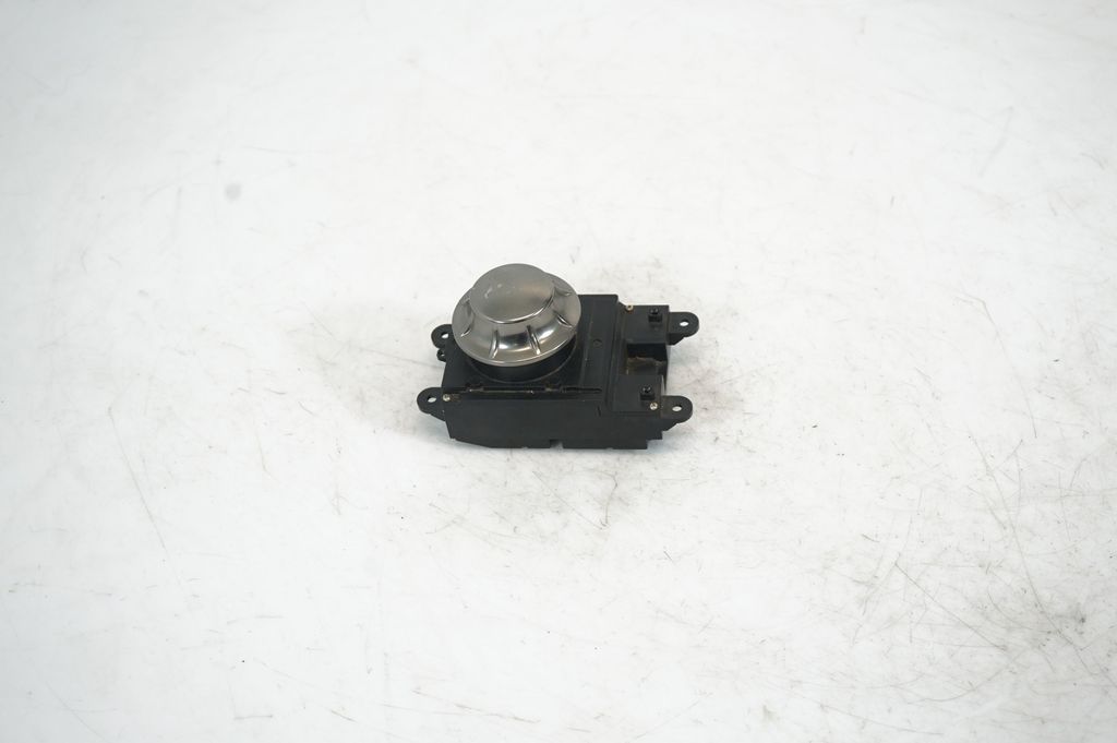 Multifunctional control switch/knob (4)