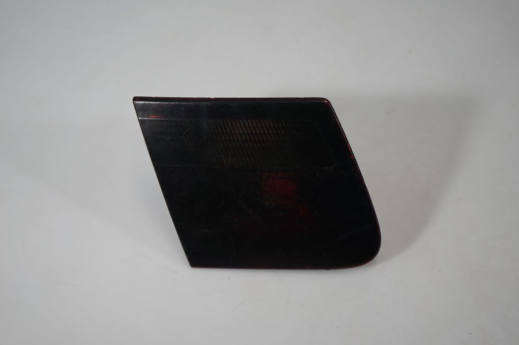 Tailgate rear/tail lights (3)