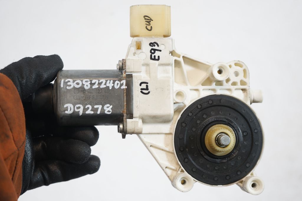 Front door window regulator with motor (8)