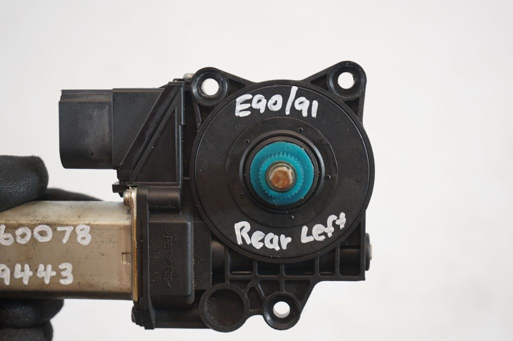 Rear door window regulator with motor (6)