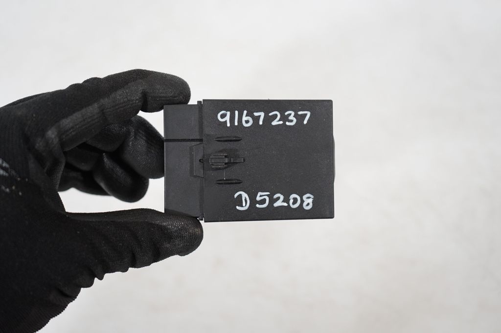 Seat control module (8)