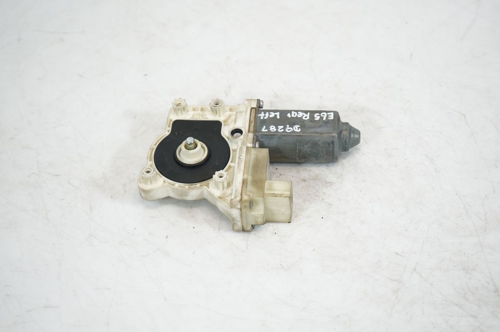 Rear door window regulator with motor (3)