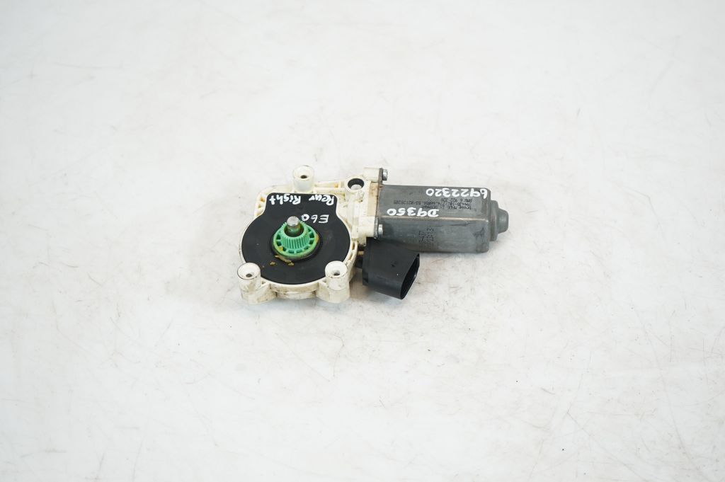 Rear door window regulator with motor (3)