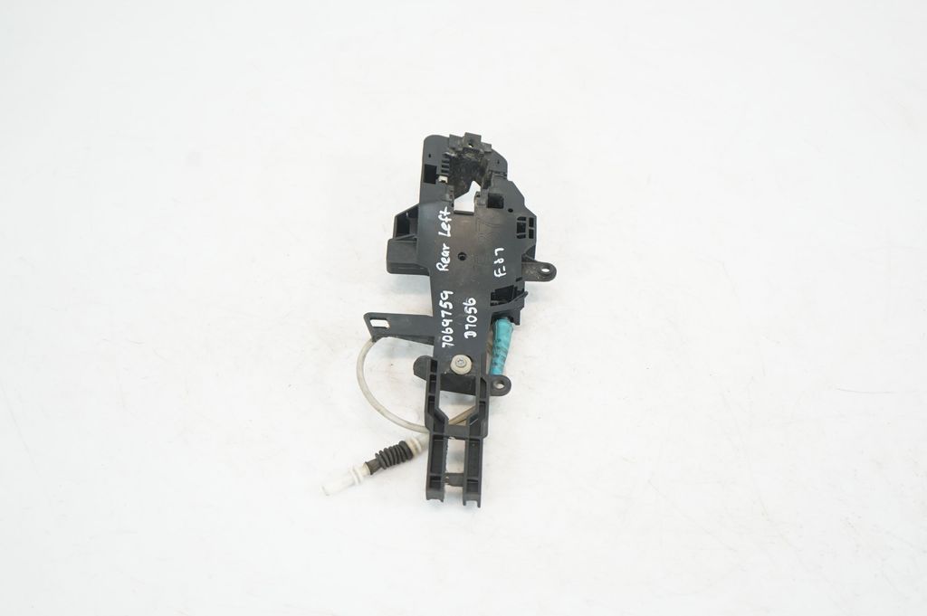 Rear door exterior handle/bracket (4)