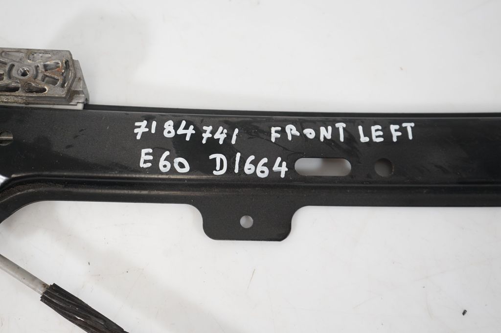 Front door window regulator with motor (8)