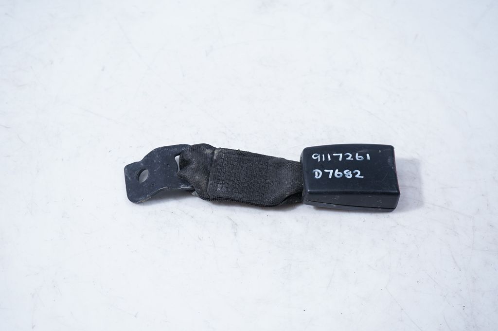 Rear seatbelt buckle