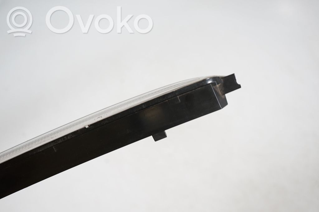 Third/center stoplight (8)