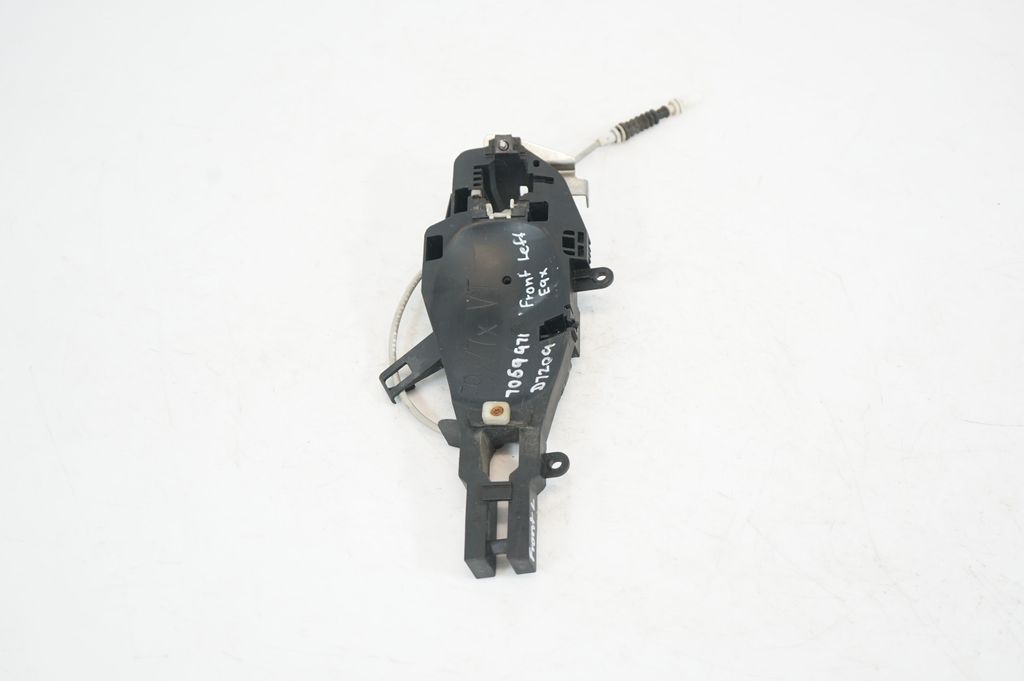 Front door exterior handle/bracket (4)