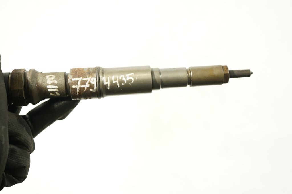 Fuel injector (7)