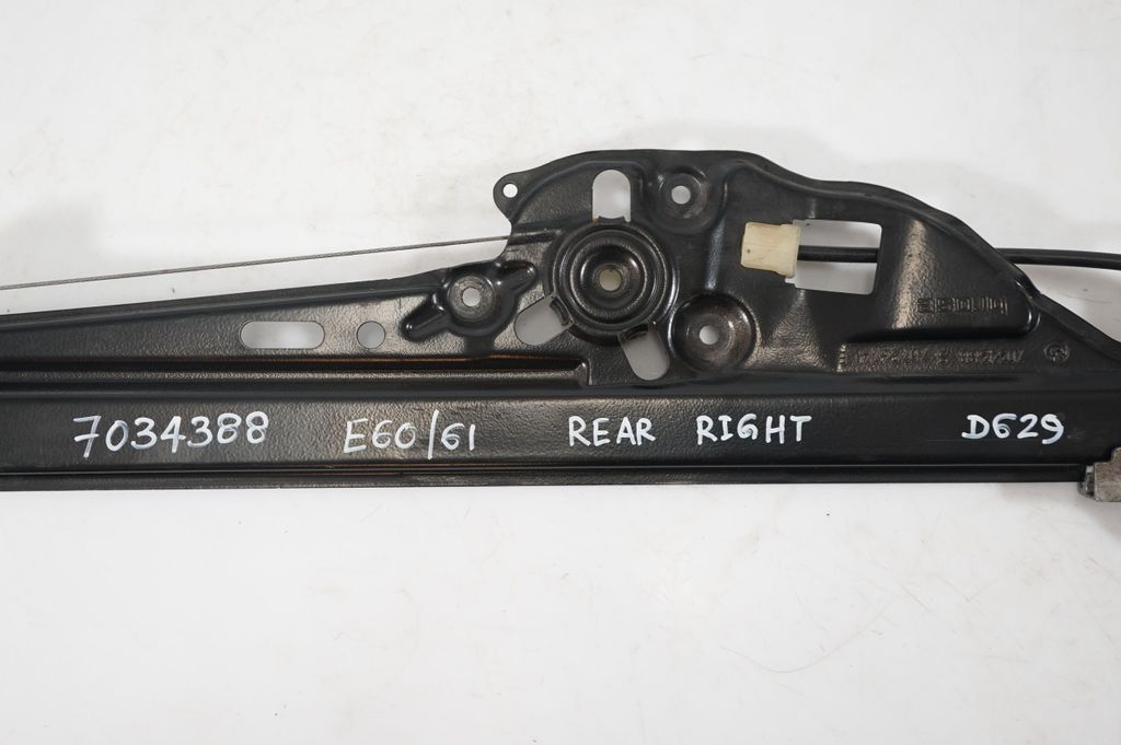 Rear door window regulator with motor (8)