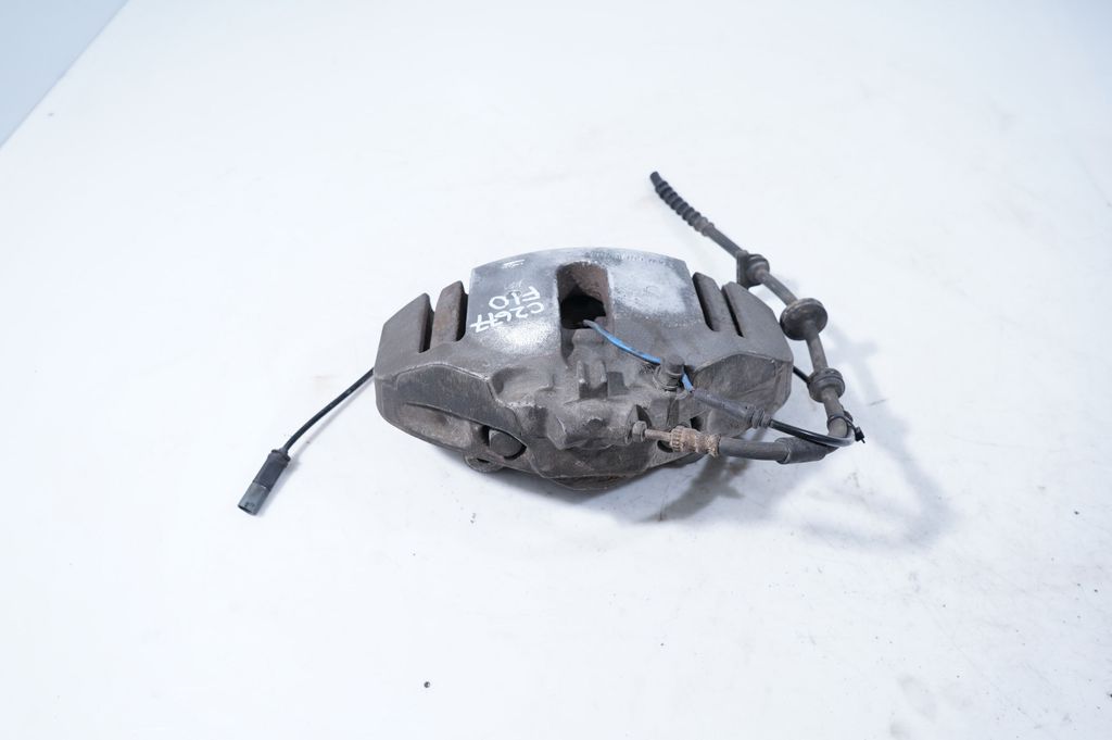 Front brake caliper (3)