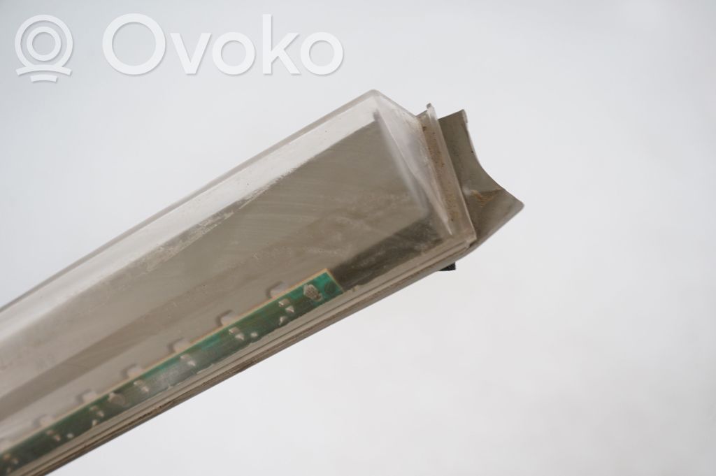 Third/center stoplight (8)