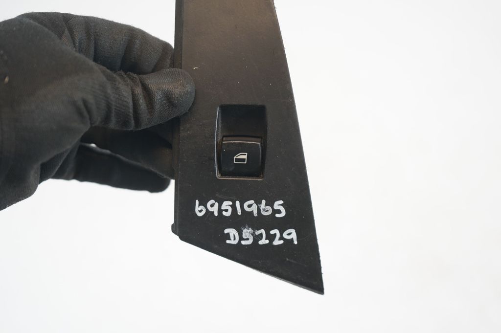 Electric window control switch (8)